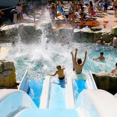 Mobile 6 A 8 Personnes, Avec Piscine A Deauville シャレー